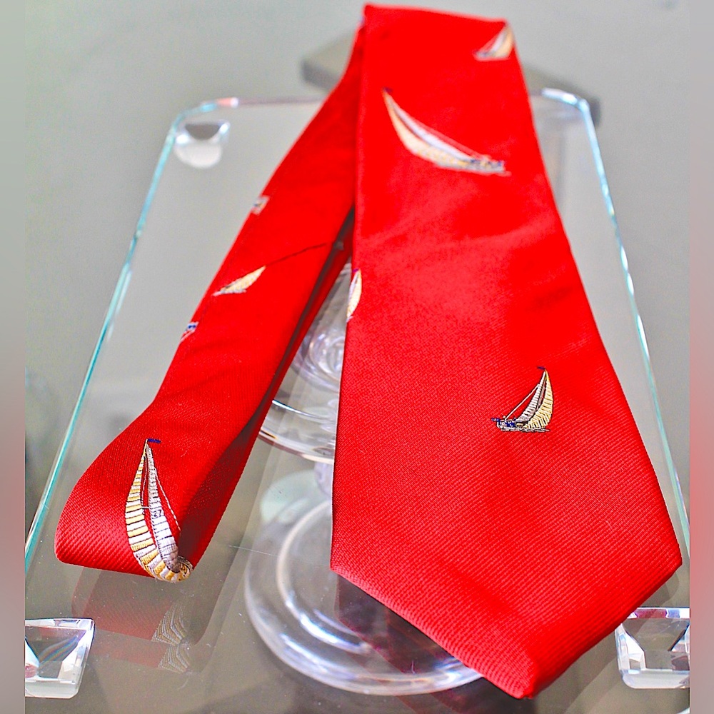 JACOBS ROBERTS LTD MENS TIE RED 100% SILK VINTAGE SAILBOATS HAND SEWN